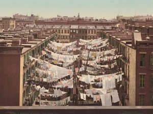 Un Lavaggio del Lunedì, New York City, pubblicato 1900 da Detroit Photographic Company