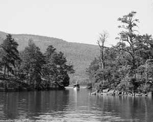 Lungo le isole del porto, Lago George, N.Y., c.1904 da Detroit Publishing Co.