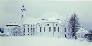 Vista della Wieskirche nella neve da Dominikus Zimmermann