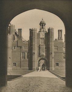 Corte di Base, il Primo Quadrilatero del Palazzo di Wolsey, c1935 da Donald McLeish