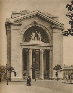 Bush House, Un