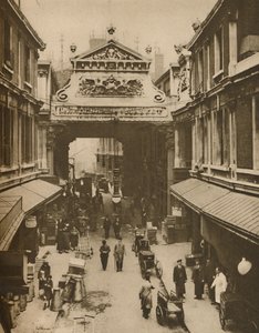Ingresso di Gracechurch Street al Leadenhall Market - City Clearing House For Poultry, c1935 da Donald McLeish