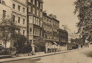 Piazza Kensington che conserva ancora la pace di due secoli, c1935 da Donald McLeish