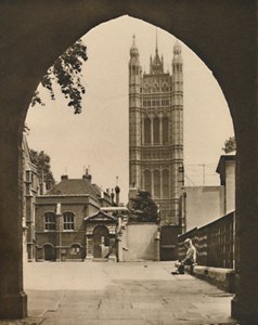 Cortile di Little Dean a Westminster: Una vista di una scuola pubblica inglese, c1935 da Donald McLeish
