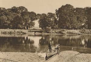 Il fiume di Londra al traghetto di Isleworth guardando verso i verdi prati dei Kew Gardens, c1935 da Donald McLeish