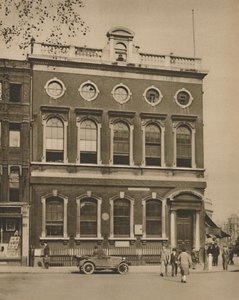 Scuola in Leicester Square sul sito della casa di Hogarth, c1935 da Donald McLeish