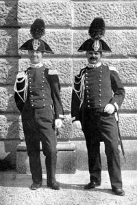 Due poliziotti italiani, 1922 da Donald McLeish