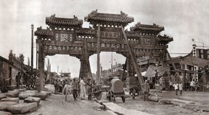 Una strada nella città vecchia, Pechino da Donald Mennie