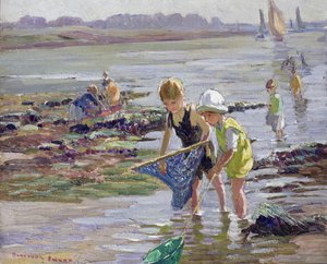 Bambini che giocano in riva al mare