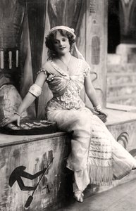 Madge Vincent, cantante e attrice, anni 1900 da Dover Street Studios