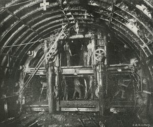 Scavando il tunnel per la Waterloo and City Railway da E. and S. Woodbury