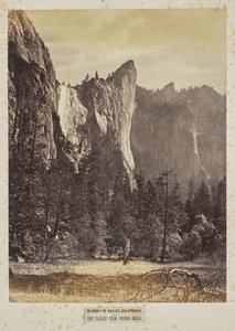 Valle di Yo-Sem-i-te, California. La valle da Pohono Meadows da Eadweard J. Muybridge