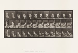 Toilette; Sedersi e mettersi le calze da Eadweard Muybridge