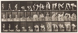 Toilette, chinarsi, avvolgere la mantella sulle spalle da Eadweard Muybridge