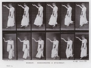 La figura umana in movimento: Donna, che scende una scala da Eadweard Muybridge