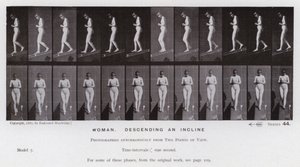 La figura umana in movimento: Donna, che scende una pendenza da Eadweard Muybridge