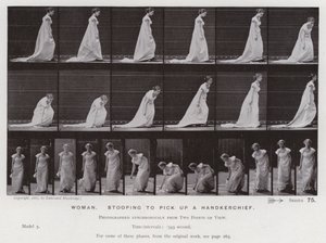 La figura umana in movimento: Donna, chinandosi per raccogliere un fazzoletto da Eadweard Muybridge