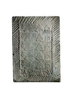 Piccola piastrella in ceramica modellata da Eastern Han Dynasty Chinese School