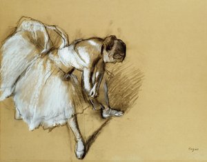 Ballerina che Si Aggiusta la Scarpa, c.1890 da Edgar Degas
