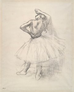 Ballerina in piedi, braccio destro alzato