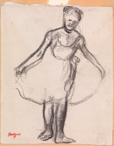 Ballerina in piedi che tiene la gonna del tutù da Edgar Degas