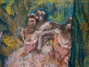 Tre ballerine in gonne color salmone (dettaglio)