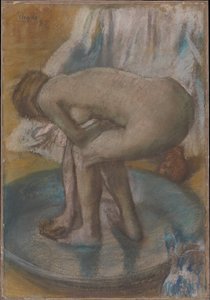 Donna che si bagna in una tinozza bassa da Edgar Degas