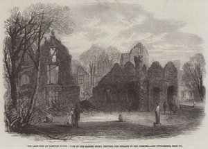 Il recente incendio a Campden House, vista del fronte del giardino, mostrando i resti del teatro da Edmund Morison Wimperis