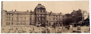 Il Museo del Louvre: il cortile di Napoleone dal carosello da Edouard Denis Baldus
