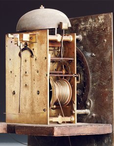 Dettaglio di un orologio a pendolo della Regina Anna, n. 463 da Edward Banger