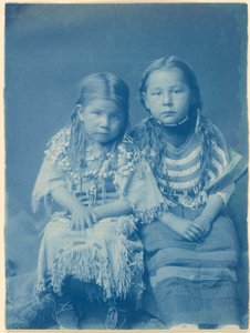 Scarpa di toro da Edward S. Curtis