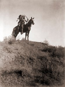 Guerriero Absaroke a cavallo di Edward S. Curtis, c.1910 da Edward Sheriff Curtis