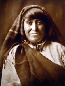 Una donna Acoma, c. 1904, foto Edward S. Curtis da Edward Sheriff Curtis