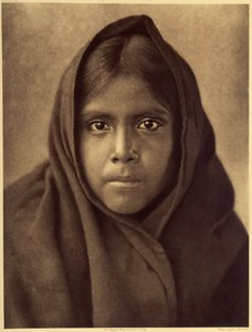 Ragazza Qahatika. Giovane ragazza Qahatika. Questi indiani del deserto vivono a circa 60 chilometri dalla riserva dei Pimas (Arizona). Foto tratta dal volume 2 dell