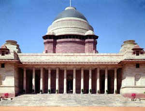 Portico centrale anteriore della Casa del Viceré