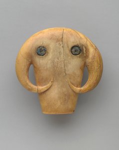 Amuleto a forma di testa di toro, c.3500-3100 a.C. da Egyptian