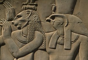 Dettaglio di un rilievo, Bastet e Horus
