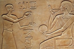 Regina Kawit alla sua toilette, dal sarcofago della Regina Kawit, trovato a Deir el-Bahri, Medio Regno, c.2061-2010 a.C.