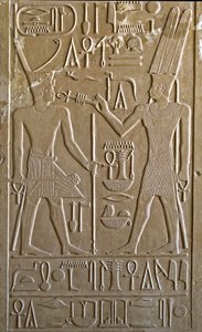 Antichità egizia: geroglifico che raffigura Sesostri I che riceve dalle mani di Amon RA i simboli della vita e della salute - cappella bianca del faraone Sesostri I (1962-1928 a.C.) XII dinastia, santuario costruito per rendere omaggio al dio Amon - museo  da Egyptian 12th Dynasty