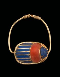 Anello con scarabeo, Medio Regno