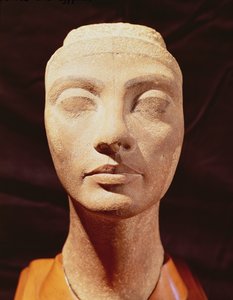 Testa reale, possibilmente di Nefertiti, da Menfi, Nuovo Regno