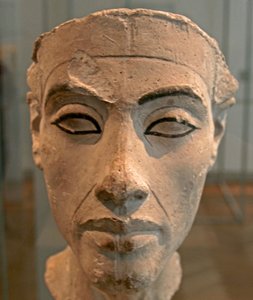 Busto di Nefertiti, Grande Sposa Reale del faraone Akhenaton