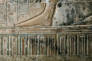 Antichità egizia: rilievo che rappresenta il piede dello scriba che lascia la tomba e il fregio del palazzo della tomba di Kha em Het (Khaemhat) ispettore dei granai e scriba alla corte di Amenofi III (TT57). XVIII dinastia. 1530-1290 a.C. Valle dei Nobili