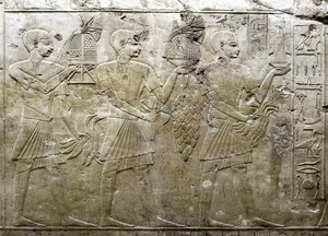 Antichità egizia: rappresentazione di portatori di offerte. Bassorilievo della tomba del visir Ramose (XVIII dinastia). Luxor, Tebe, Valle dei Nobili Egitto da Egyptian 18th Dynasty