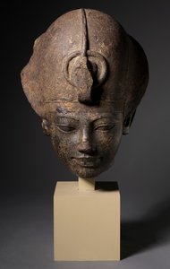 Testa di Amenhotep III con la corona blu, c.1391-1353 a.C. da Egyptian 18th Dynasty