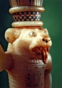 Vaso leomorfo per unguenti, dalla tomba di Tutankhamon, Nuovo Regno (alabastro) (dettaglio)