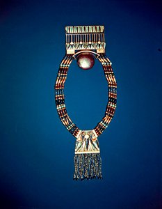 Collana con pettorale lunare, dalla tomba di Tutankhamon, Nuovo Regno