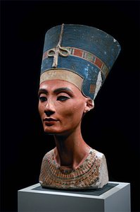 Nefertiti (XIV secolo a.C.) regina-consorte del faraone Akhenaton (calcare) da Egyptian 18th Dynasty
