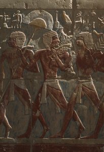 Rilievo che raffigura una parata in onore della dea Hathor (dettaglio) dal Tempio Mortuario di Hatshepsut
