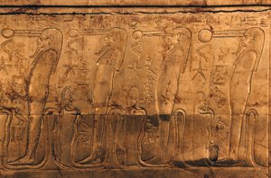 Rilievo su cassa di legno dorata, Tesoro di Tutankhamon da Egyptian 18th Dynasty